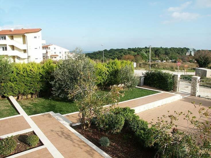 Apartments Villa Fernetich Premantura Bagian luar foto