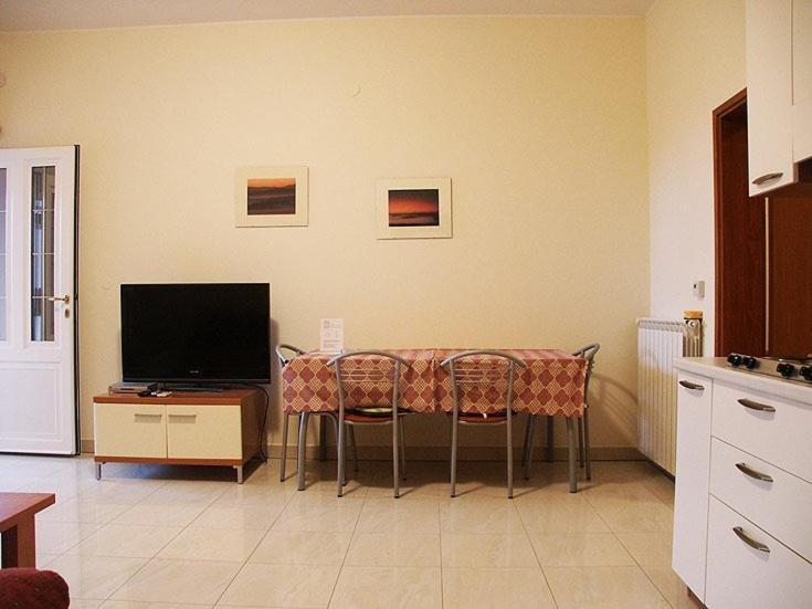 Apartments Villa Fernetich Premantura Ruang foto