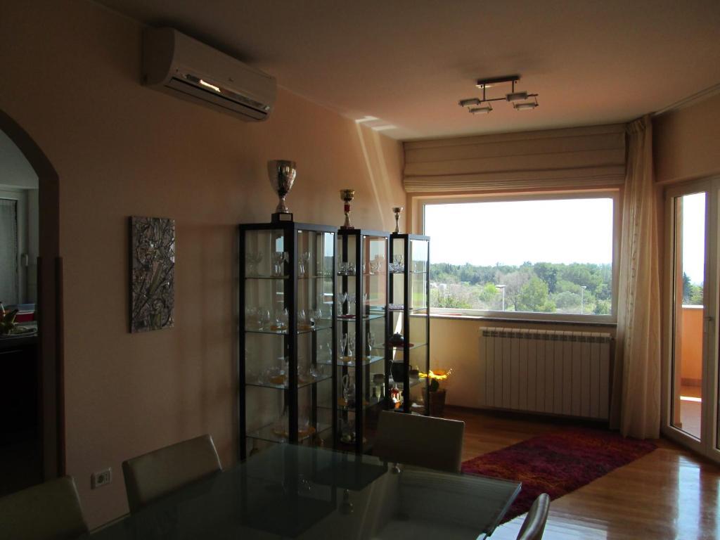 Apartments Villa Fernetich Premantura Ruang foto