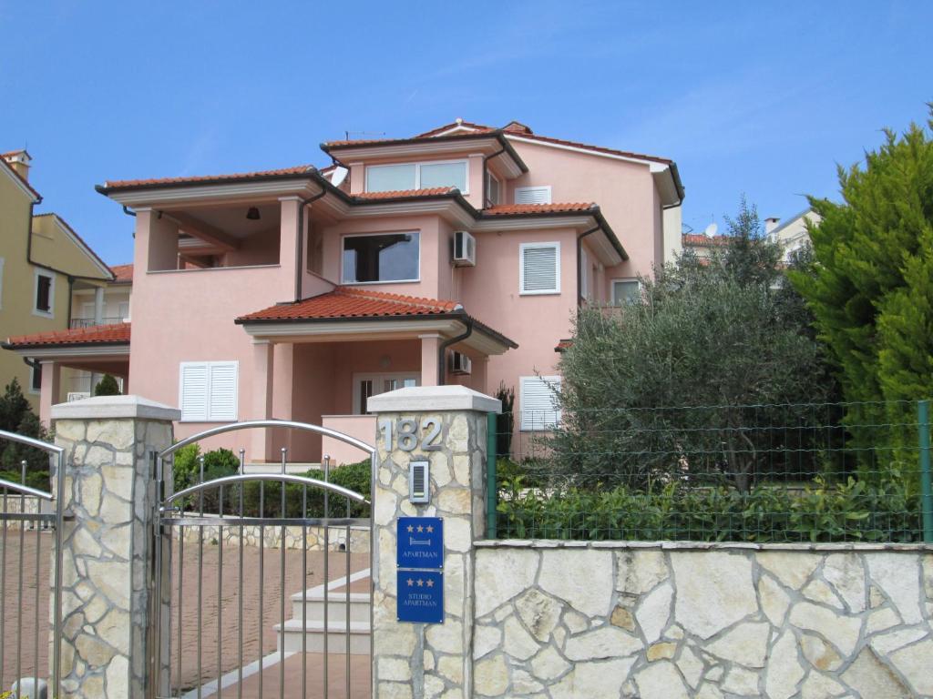Apartments Villa Fernetich Premantura Bagian luar foto
