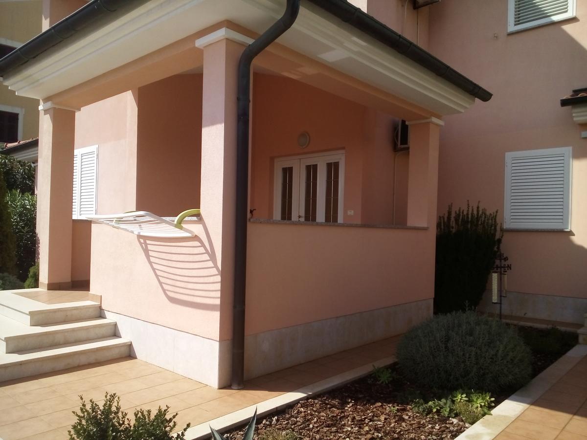 Apartments Villa Fernetich Premantura Bagian luar foto
